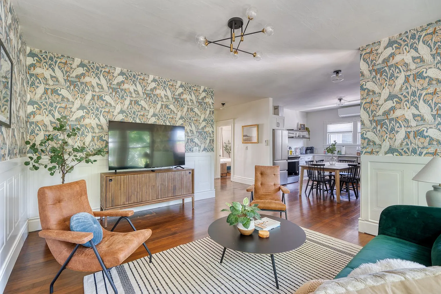 2 bed, 1.0 bath, 1420 sqft, $3,464 — Photo 4