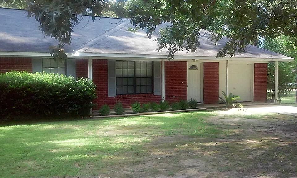 1st image of 23215 Cliffwood Dr