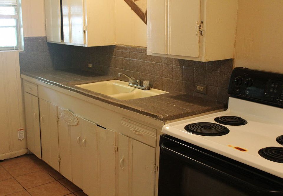 2nd image of 943 Essex St