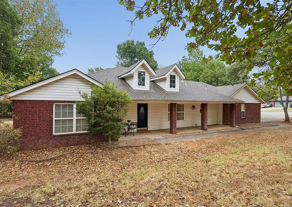 1st image of 2117 E Oakridge Dr