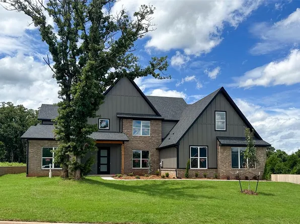 4601 Maple Ridge Dr, Edmond, OK 73034