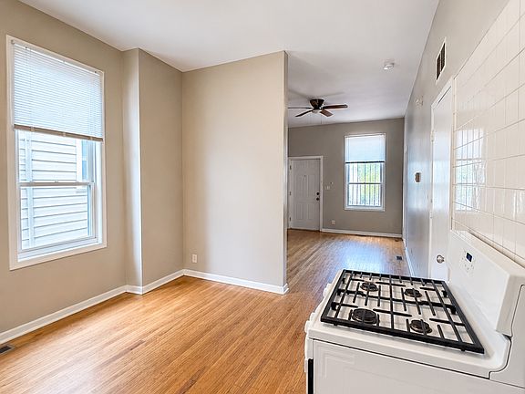 2nd image of 2028 W Armitage Ave APT 2R