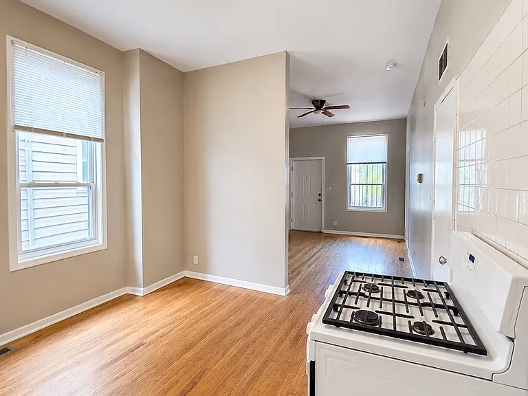 2028 W Armitage Ave #2R — Photo 2