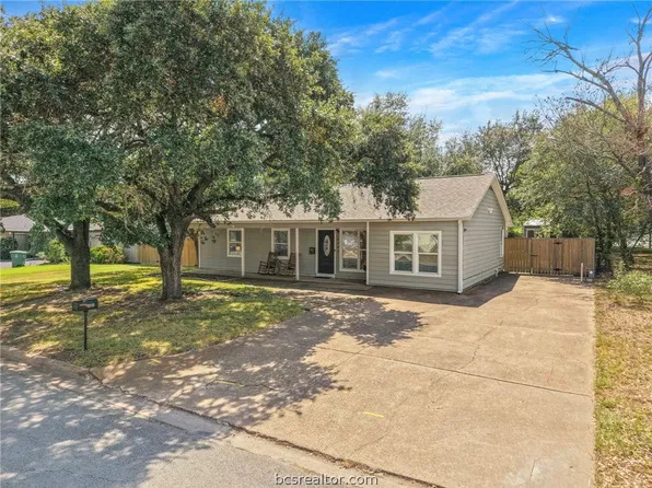 4004 Tanglewood Dr, Bryan, TX 77802