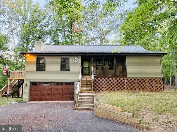 4 Peace Pipe Ln, Hedgesville, WV 25427