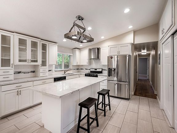 3rd image of 1844 E Southmoor Dr