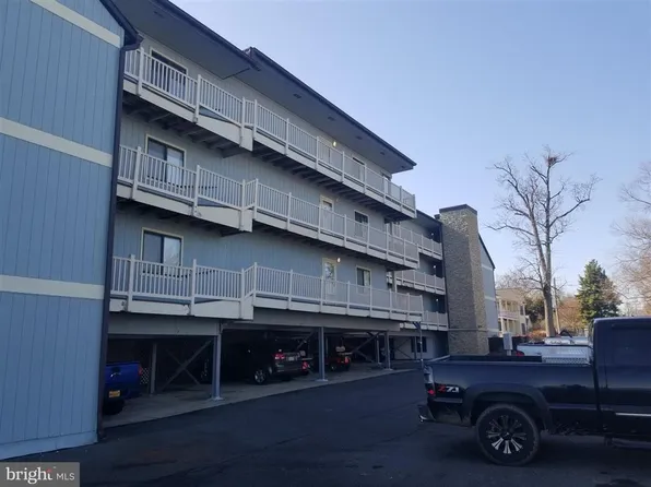 715 Washington Ave APT 10, Colonial Beach, VA 22443