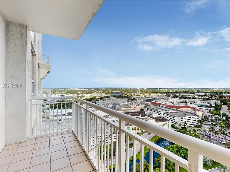 19501 W Country Club Dr #Penthouse 10 — Photo 19
