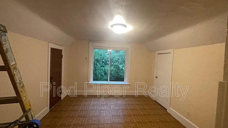 2 bed, 1.0 bath, 1078 sqft, $1,295 — Photo 3