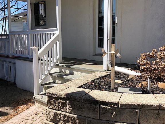 3rd image of 659 Roberts Ave