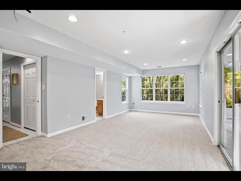 Yankee Harbor Dr — Photo 1