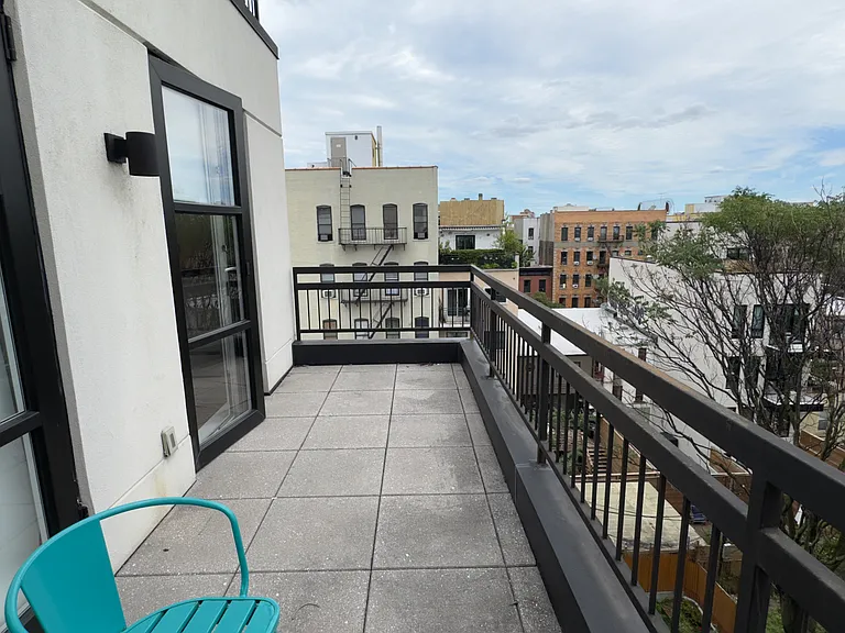 229 Roebling St #4D — Photo 13