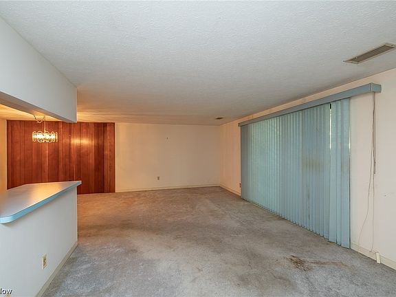 5th image of 6875 Carriage Hill Dr #E-62