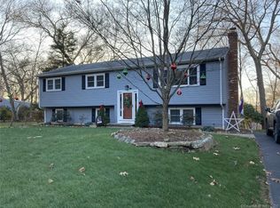 5 Alden Dr, Clinton, CT 06413
