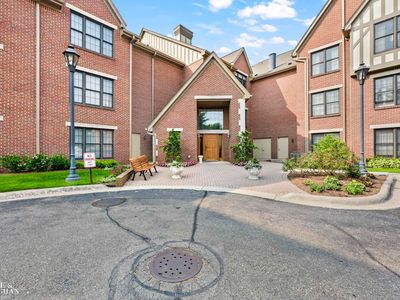 58 Pointe Park Pl, Grosse Pointe Park, MI, 48230
