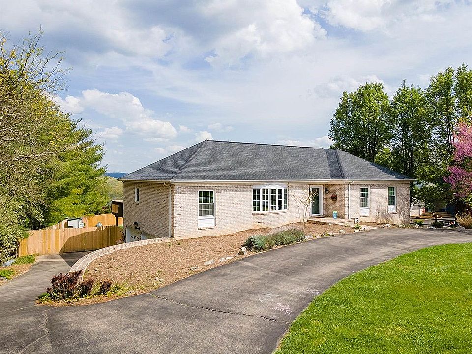 1st image of 405 Cedar Orchard Dr W