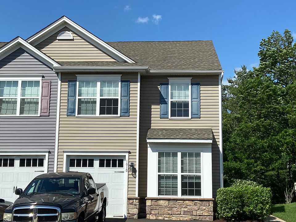 Live and work or commute from a luxury duplex with plenty of storage that's near everything.