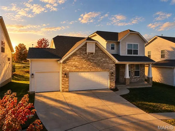 325 Gailin Dr, Lake Saint Louis, MO 63367