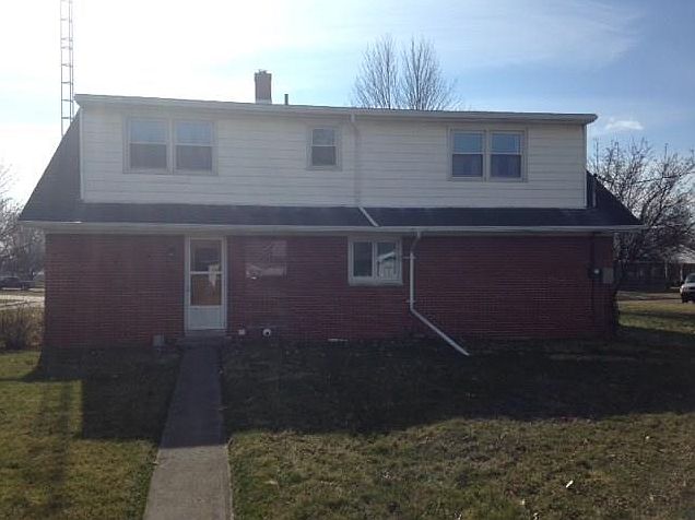 2nd image of 450 N Perry St