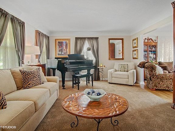 4th image of 2232 Garden Dr