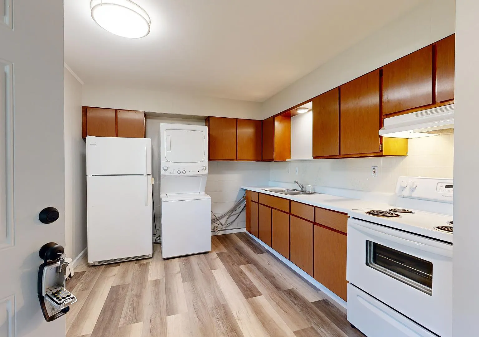2 bed, 1.0 bath, 816 sqft, $2,000 — Photo 2