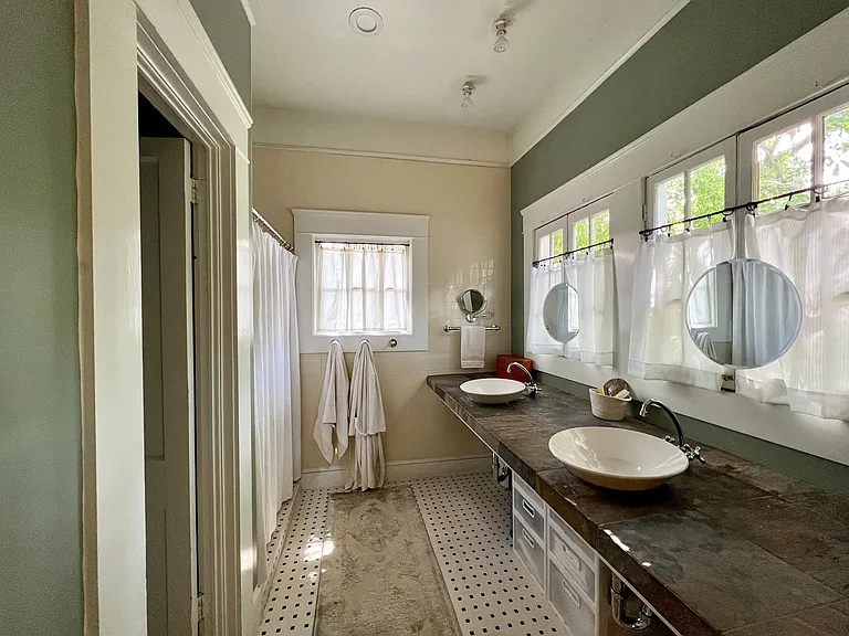 1235 Mansfield Ave NE — Photo 16