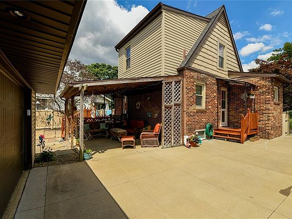 4th image of 2710 Oakwood Dr
