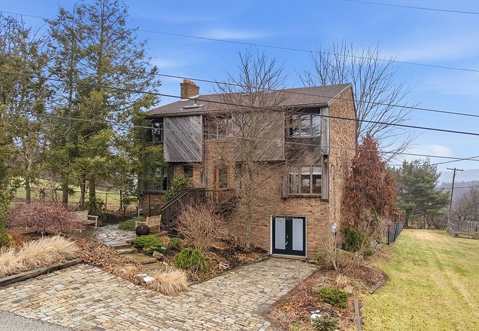 1st image of 221 Summit Dr