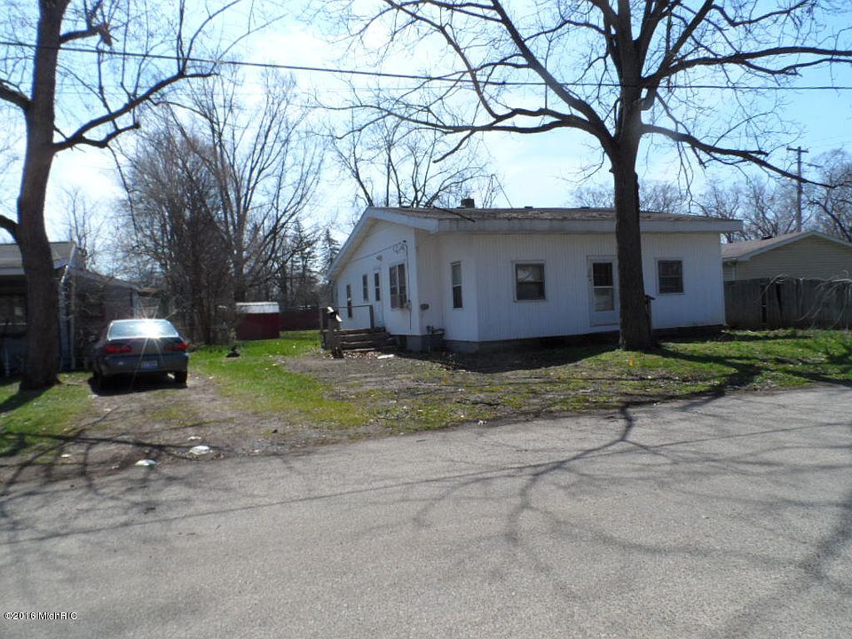 1st image of 204 Dewey St