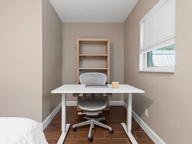 225 W McKenzie St — Photo 14