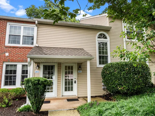 2010 Beacon Hill Dr, Holland, PA 18966