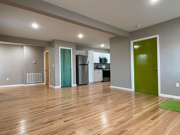 3rd image of 176 Park St #102