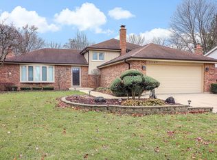 2147 Green Valley Rd, Darien, IL 60561