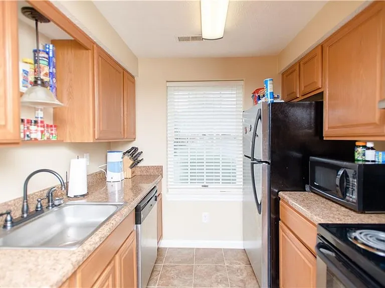 63 Lucinda Ct — Photo 2