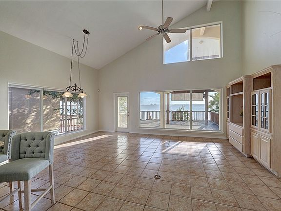 4th image of 1343 Bayview Dr