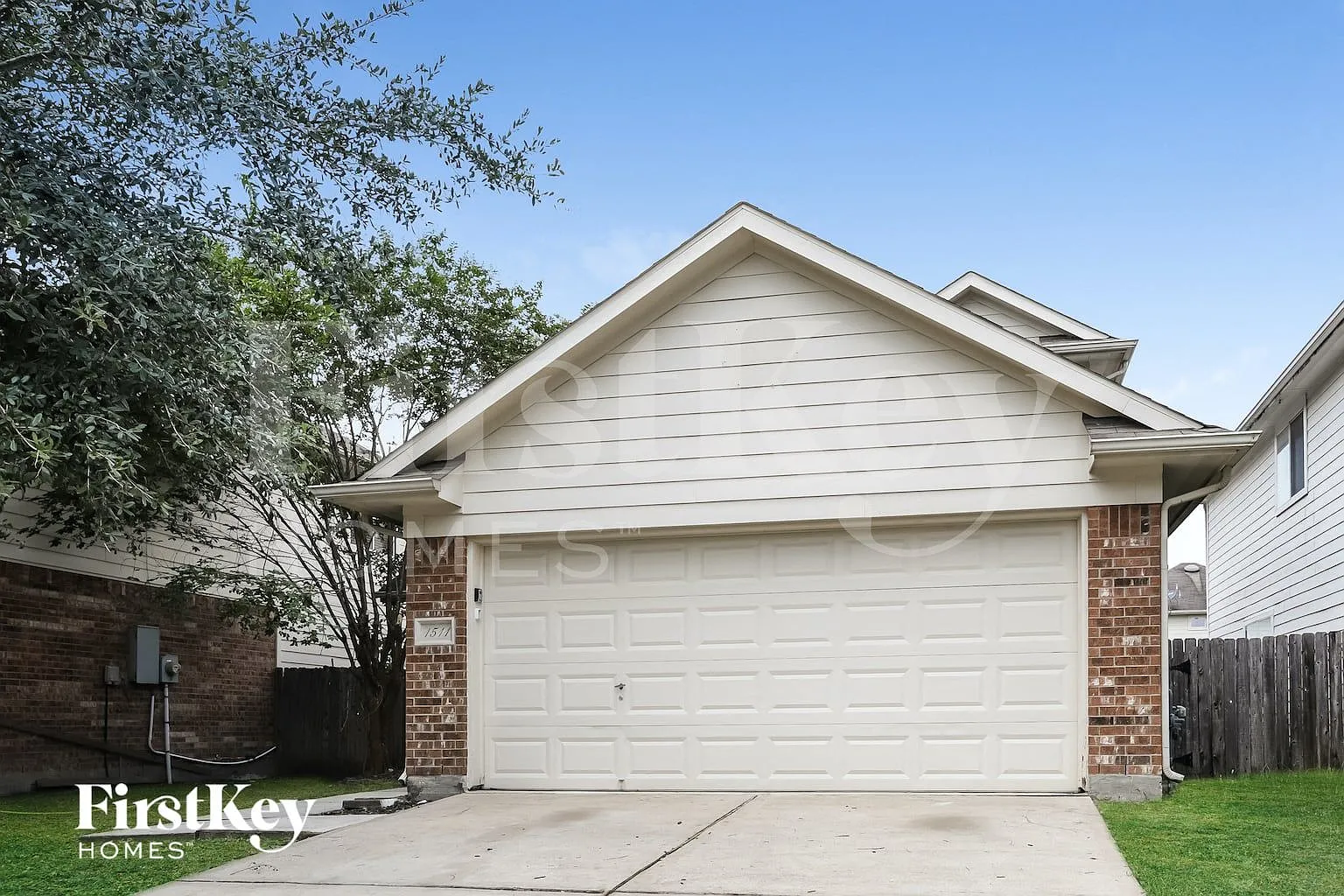 4 bed, 2.5 bath, 1800 sqft, $1,900 — Photo 1