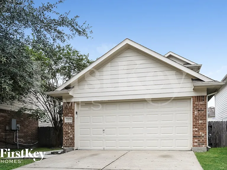 1511 Oxberg Trl — Photo 1