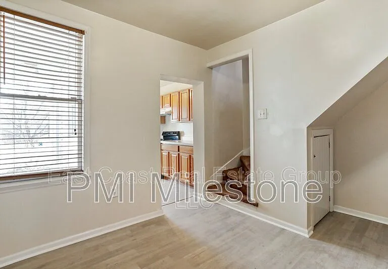 118 S Locust St — Photo 13