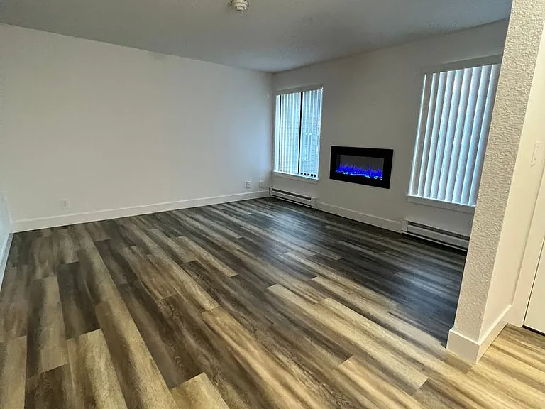 5623-5625 186th Pl SW — Photo 6