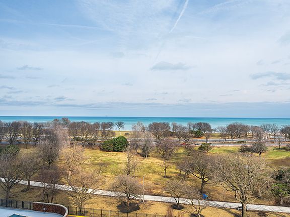 3rd image of 5415 N Sheridan Rd APT 802