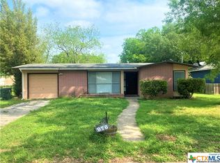 976 Baker Ave, Seguin, TX 78155