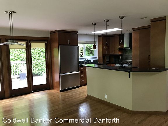 4th image of 10616 Woodhaven Ln