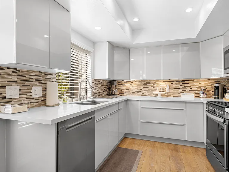 236 N Louise St #109 — Photo 14