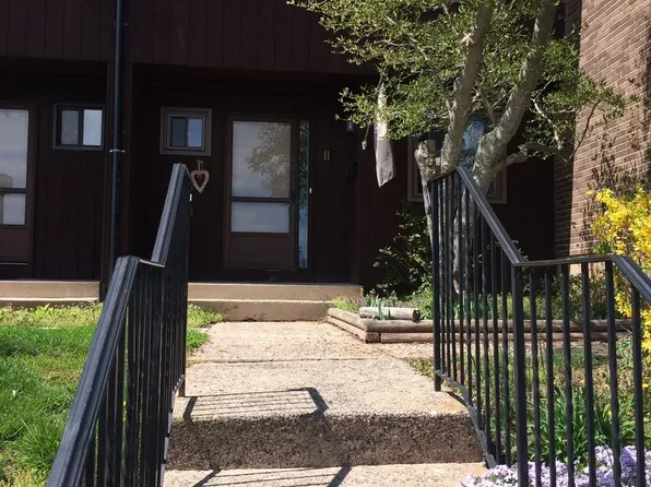 11 Magnolia Hill Ct, Cromwell, CT 06416