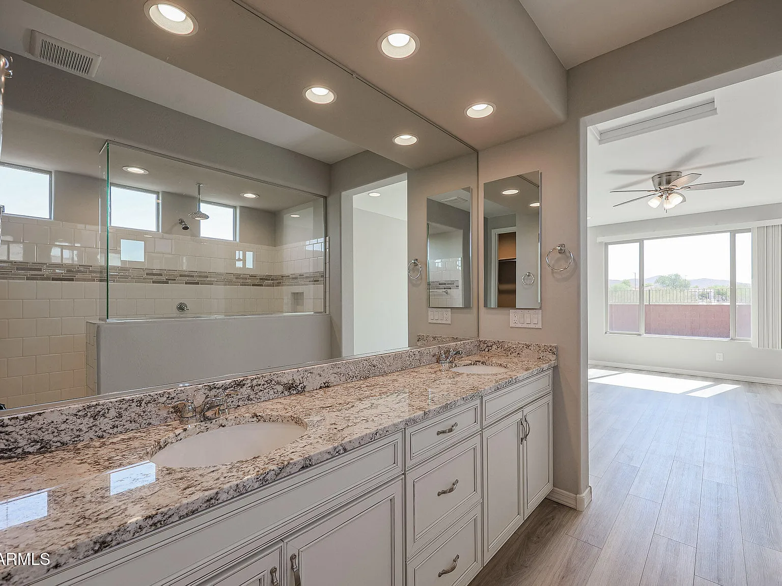 5 bed, 4.5 bath, 2609 sqft, $3,700 — Photo 4