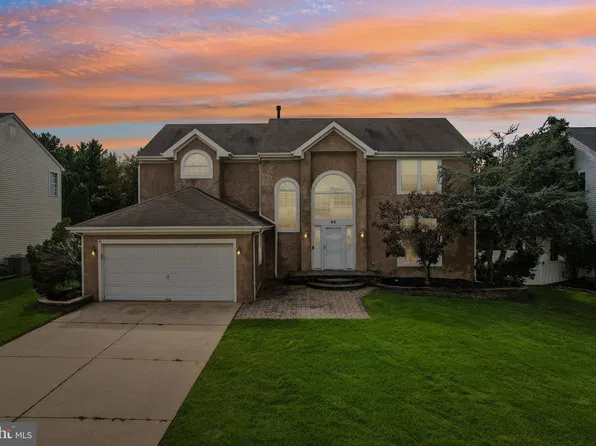 45 Graypebble Cir, Sicklerville, NJ 08081
