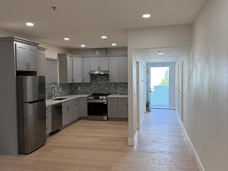 4137 Bay St #C — Photo 1