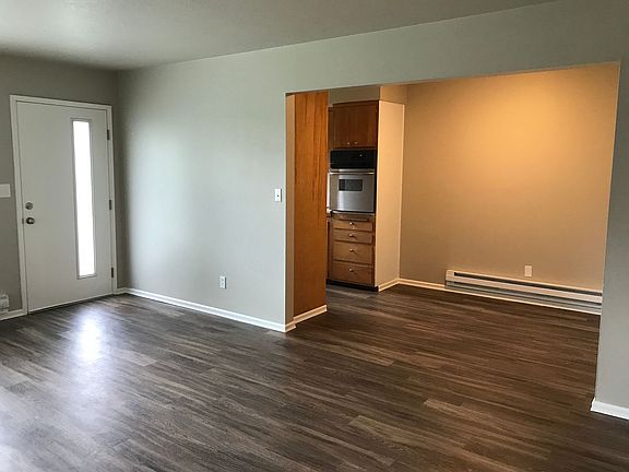 5th image of 2831 E 6th St #21