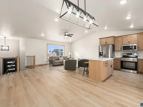 208 N Sund St, Worthing, SD 57077