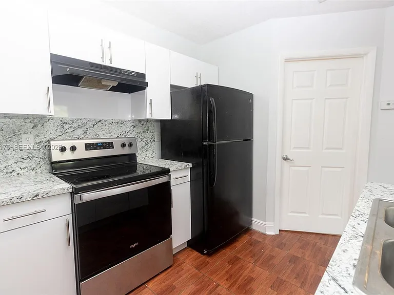 18308 NW 68th Ave #L — Photo 2